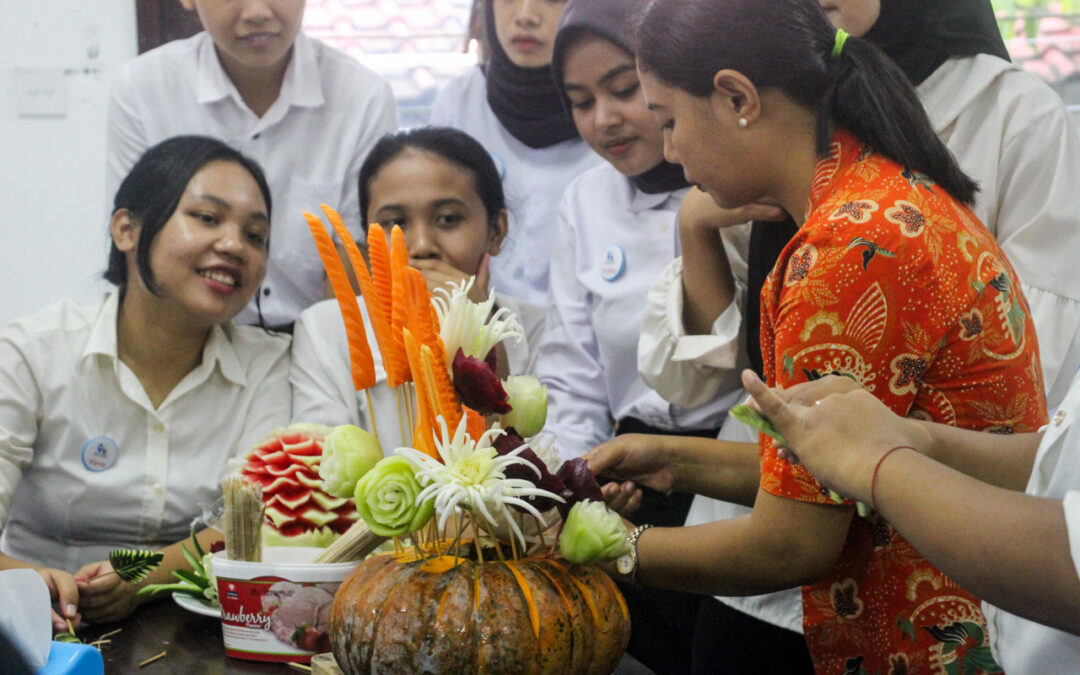 Exhibit student creativity: fruit carving workshop