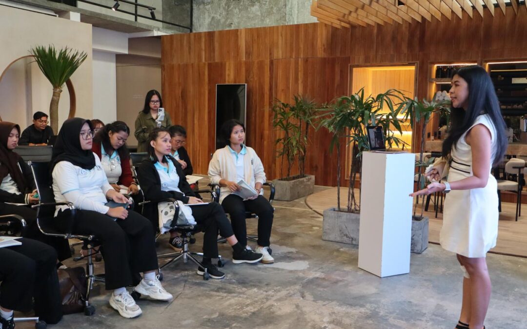 Digital Marketing Students Visit OXO Living for Real-World Insights
